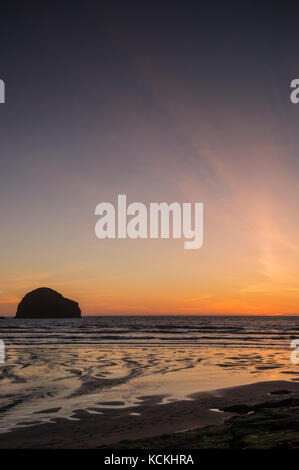 Trebarwith Strand au coucher du soleil à Cornwall, England, UK Banque D'Images