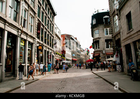 MONTRÉAL, CANADA - 29 mai 2015 : populaire rue St Paul dans le Vieux-Port une semaine avant le Grand Prix de F1 Banque D'Images