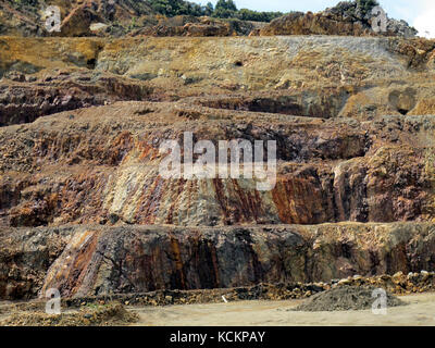 Ancienne mine d'étain à coupe ouverte sur le mont Bischoff. 110 ans après son apogée en tant que l’une des mines d’étain les plus riches au monde. De l'étain a été trouvé en 1871 et a été au début Banque D'Images