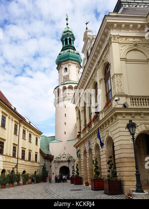 Sopron, Hongrie - 24 septembre : bâtiment historique dans la place principale dans le centre de Sopron. vue de la tour à feu. sopron est une belle c Banque D'Images