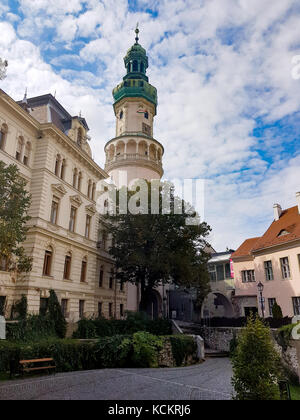 Sopron, Hongrie - 24 septembre : bâtiment historique dans la place principale dans le centre de Sopron. vue de la tour à feu. sopron est une belle c Banque D'Images