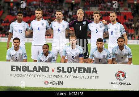 Groupe de l'équipe d'Angleterre - rangée supérieure (de gauche à droite) :Marcus Rashford, Eric Dier, Gary Cahill, Joe Hart, John Stones et Jordan Henderson rangée du bas (de gauche à droite) Kylie Walker, Raheen Sterling, Harry Kane, Alex Oxlade-Chamberlain et Ryan Bertrand lors de la coupe du monde de la FIFA 2018, match du groupe F au stade Wembley, Londres. Banque D'Images