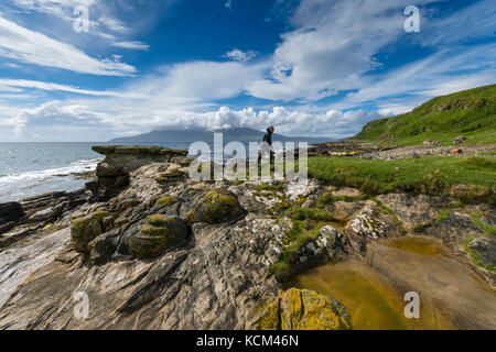 L'île de Rum de la plage à la baie de Laig sur l'île d'Eigg, en Écosse, au Royaume-Uni Banque D'Images