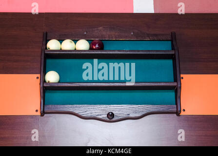 Étagère pour boules. accessoires pour la table de billard Banque D'Images