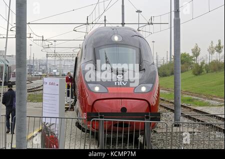 Le train à grande vitesse Pendolino fabriqués par Alstom pour la compagnie privée italienne ntv italo Banque D'Images