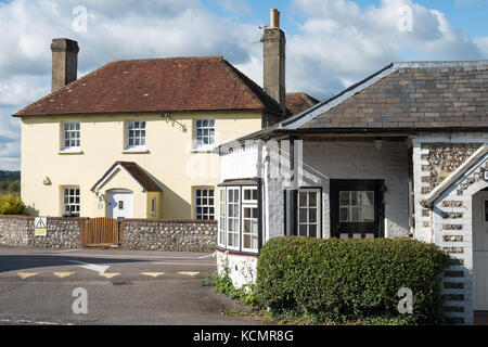 Le Turnpike (droite) un ancien numéro de chambre à Houghton Bridge à Amberley, West Sussex, Angleterre. Banque D'Images