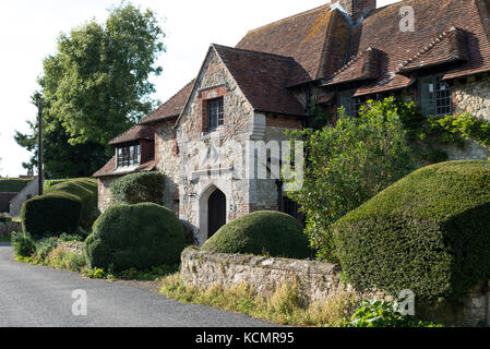 Une grande maison dans le village de l'Amberley dans le West Sussex, Angleterre, Royaume-Uni. Banque D'Images