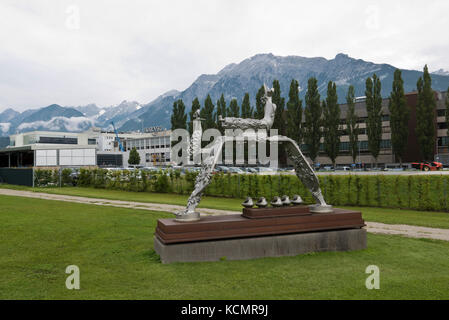 Une sculpture par Bruno Gironcoli dans le jardin de la Swarovski crystal worlds, Autriche Banque D'Images