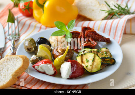 De délicieux hors-d'italien et grec Banque D'Images