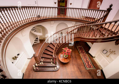 Galerie et escalier de la maison de Lady Colin Campbell dans le West Sussex, Castle Goring. Banque D'Images
