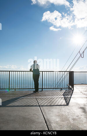 L'homme au Sandia Peak Tram à Albuquerque au Nouveau Mexique Banque D'Images