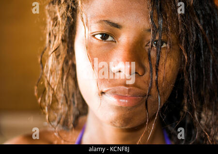 Jeune femme malgache à ambatoloaka, Nosy Be, madagascar Banque D'Images