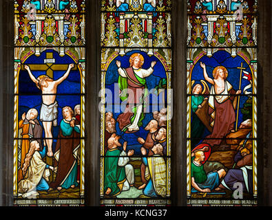 La crucifixion et la résurrection du vitrail, St Wilfrid's Church, Faible Marnham, Dorset, England, UK Banque D'Images