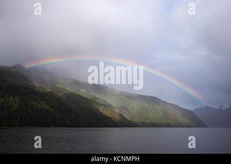 Arc-en-ciel, d'entrée de khutzeymateen grizzly khutzeymateen, sanctuaire, British Columbia, canada. Banque D'Images