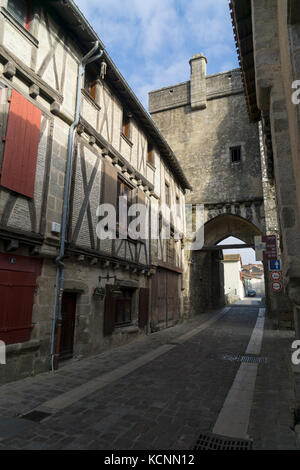 Pont St Jacques et gate sur la rivière thouet dans les deux-sèvres, france Banque D'Images