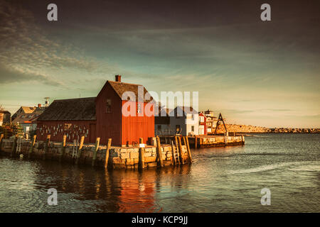 Lever du soleil sur le motif #1 dans le port de Rockport dans le Massachusetts. Banque D'Images