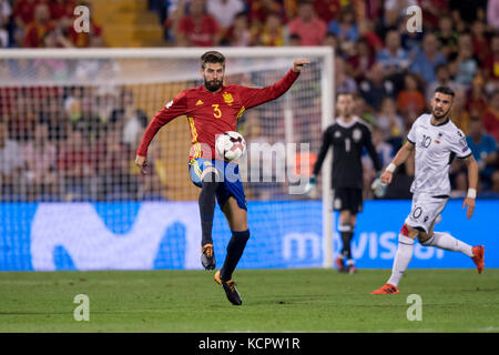 Alicante, Espagne. 06 octobre 2017. Gerard pique lors du match de qualification pour la Coupe du monde Russie 2018 entre l'Espagne et l'Albanie, stade Rico Perez, Alicante Espagne. 6 octobre 2017. Crédit : Gtres Información más Comuniación on line, S.L./Alamy Live News Banque D'Images