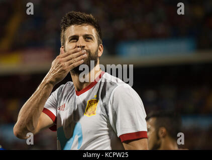 Alicante, Espagne. 06 octobre 2017. Gerard pique lors du match de qualification pour la Coupe du monde Russie 2018 entre l'Espagne et l'Albanie, stade Rico Perez, Alicante Espagne. 6 octobre 2017. Crédit : Gtres Información más Comuniación on line, S.L./Alamy Live News Banque D'Images