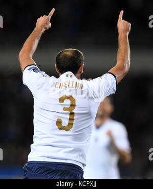 Turin, Italie. 6 octobre 2017. Giorgio Chiellini, de l'Italie, célèbre après avoir marqué lors du match de qualification pour la Coupe du monde FIFA 2018 entre l'Italie et la Macédoine à Turin, Italie, le 6 octobre 2017. Le match s'est terminé par un tirage au sort de 1-1. Crédit : Alberto Lingria/Xinhua/Alamy Live News Banque D'Images