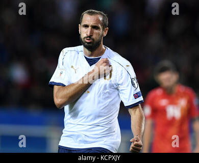 Turin, Italie. 6 octobre 2017. Giorgio Chiellini, de l'Italie, célèbre le but lors du match de qualification pour la Coupe du monde FIFA 2018 entre l'Italie et la Macédoine à Turin, Italie, le 6 octobre 2017. Le match s'est terminé par un tirage au sort de 1-1. Crédit : Alberto Lingria/Xinhua/Alamy Live News Banque D'Images