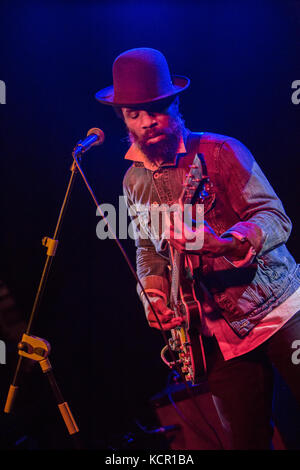 Milan, Italie. 06 Oct, 2017. L'auteur-compositrice-CODY CHESNUTT effectuer en direct sur scène à Biko Club durant la 'un concert-causerie avec.Cody ChesnuTT Tour' Credit : Rodolfo Sassano/Alamy Live News Banque D'Images