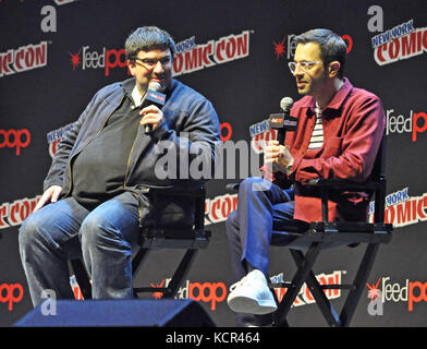 Hammerstein Ballroom, New York, NY, 6 octobre 2017.. les créateurs de la série adam horowitz et Edward kitsis. new york comic con il était une fois. © bruno veronica/Alamy Banque D'Images