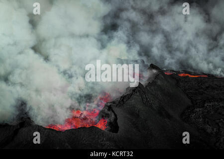 Holuhraun éruption volcan Bardabunga fissure près de crachant de la lave en Islande Banque D'Images