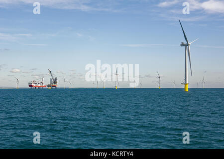 Le mpi discovery et du Pacifique à l'Osprey bateaux de construction le parc éolien offshore de rampion, près de Brighton, Angleterre. Banque D'Images