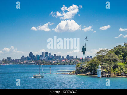 L'Australie, New South Wales, Sydney Harbour, Port Jackson, vue sur les toits de Sydney Bradleys both Tête avec mât HMS Sydney Banque D'Images