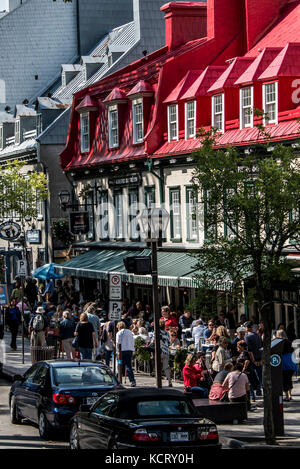 La ville de Québec, canada 13.09.2017 - toit rouge de la célèbre auberge du tresor restaurant et l'hôtel dans la vieille ville historique de la ville de Québec Banque D'Images