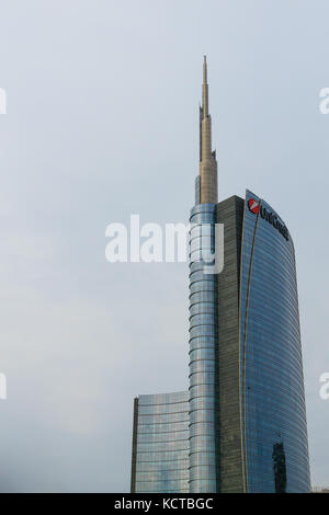 MILAN, ITALIE - 09 octobre 2016 : financial district. Les gratte-ciel modernes dans Gae Aulenti square. Tour de la banque Unicredit Banque D'Images