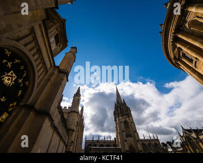 Left All Souls College, Center, University Church of St Marys The Virgin, Right Radcliffe Camera, Radcliffe Square, Oxford, Oxfordshire, Angleterre Banque D'Images