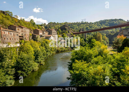 Monistrol d'allier village. rivière Allier. Haute loire auvergne france.. Banque D'Images