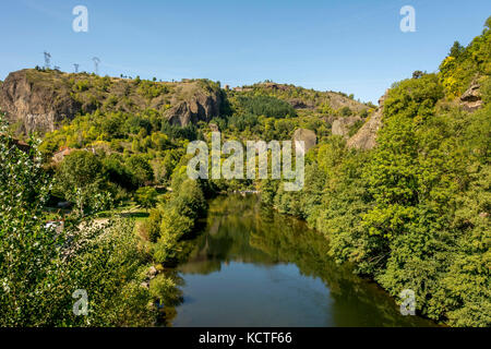 La rivière Allier à Monistrol d'Allier. La Haute Loire. L'Auvergne. France Banque D'Images