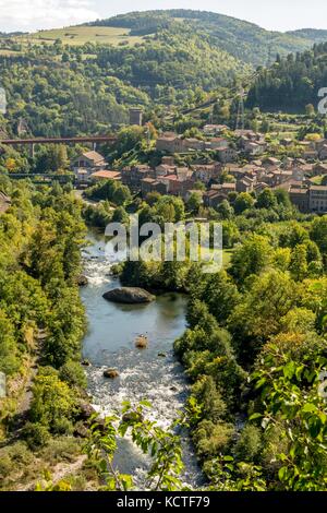 Monistrol d'allier village. rivière Allier. Haute loire auvergne france.. Banque D'Images