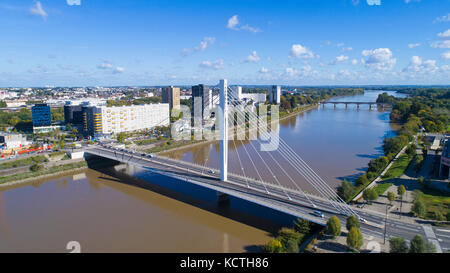 Vue aérienne du pont Eric Tabarly à Nantes, Loire Atlantique Banque D'Images