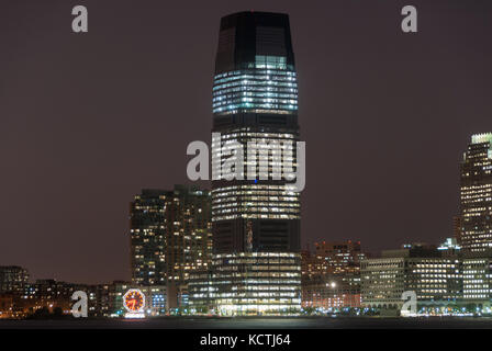 Jersey City, New Jersey - le 29 août 2007 : tour Goldman Sachs et la colgate clock à Jersey City dans le new jersey la nuit. Banque D'Images