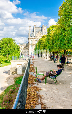 Le Jardin des Tuileries à Paris, France le long d'une journée d'été. Banque D'Images