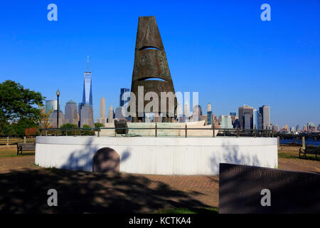 Columbus Monument au parc national Liberty à Jersey City avec vue sur les gratte-ciel de Lower Manhattan en arrière-plan.New Jersey.USA Banque D'Images