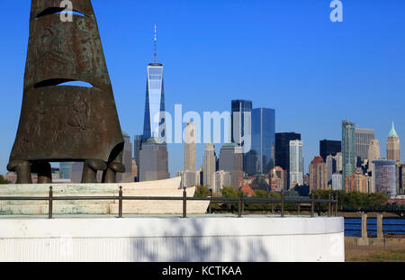 Columbus Monument au parc national Liberty à Jersey City avec vue sur les gratte-ciel de Lower Manhattan en arrière-plan.New Jersey.USA Banque D'Images