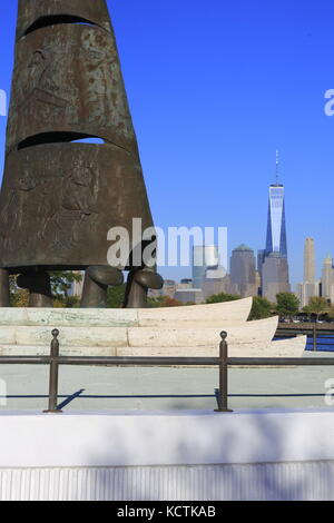 Columbus Monument au parc national Liberty à Jersey City avec vue sur les gratte-ciel de Lower Manhattan en arrière-plan.New Jersey.USA Banque D'Images