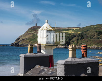 Le phare de Port Erin sur le toit d'un Nook Cafe avec tête Bradda Printing en arrière-plan. L'île de Man. Banque D'Images
