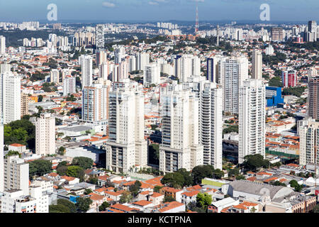 Vue aérienne du quartier de Vila Romana dans la ville de São Paulo - Brésil. Banque D'Images