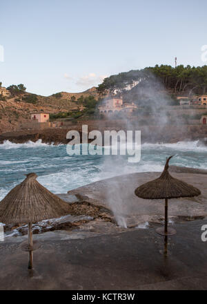 Trou de soufflage à Cala San Vicente, Majorque, Iles Baléares, Espagne. Banque D'Images