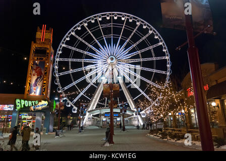 Grande roue sur Clifton Hill, Niagara Falls, Ontario Banque D'Images