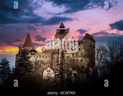 Le château de Bran, Transylvanie, Roumanie, dite de "château de Dracula". Banque D'Images