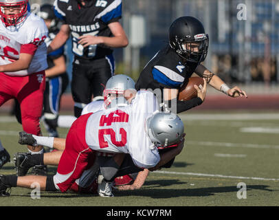 L'action de football avec trinity vs. university prep high school à Redding en Californie. Banque D'Images