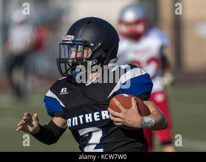 L'action de football avec trinity vs. university prep high school à Redding en Californie. Banque D'Images
