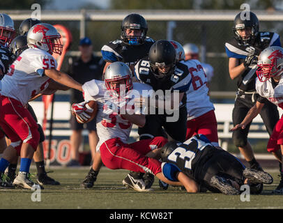 L'action de football avec trinity vs. university prep high school à Redding en Californie. Banque D'Images