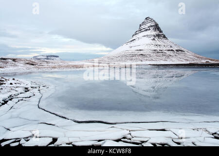 Le Mont Kirkjufell, Islande Banque D'Images